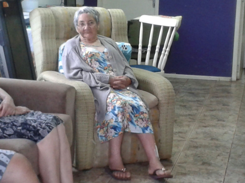 Isabel Malheiros/RBS TV - Idosa de 83 anos estava em casa que desabou em Chapecó (Foto: Isabel Malheiros/RBS TV) Idosa de 83 anos estava em casa que desabou em Chapecó