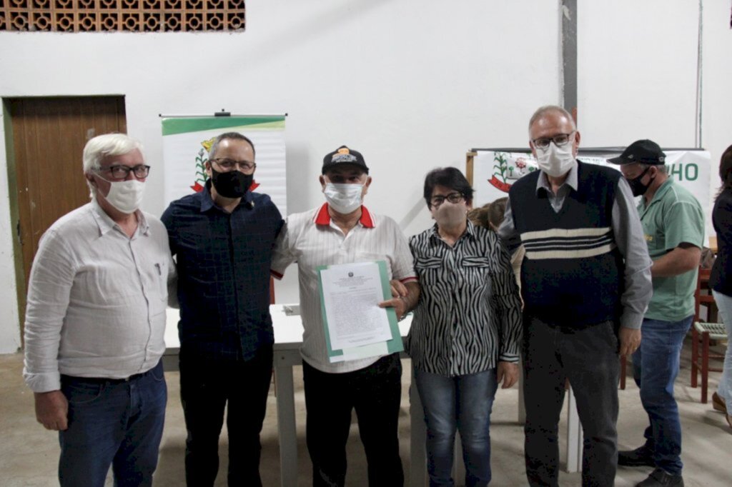 Prefeitura entrega escrituras para 26 moradores do loteamento Bela Vista