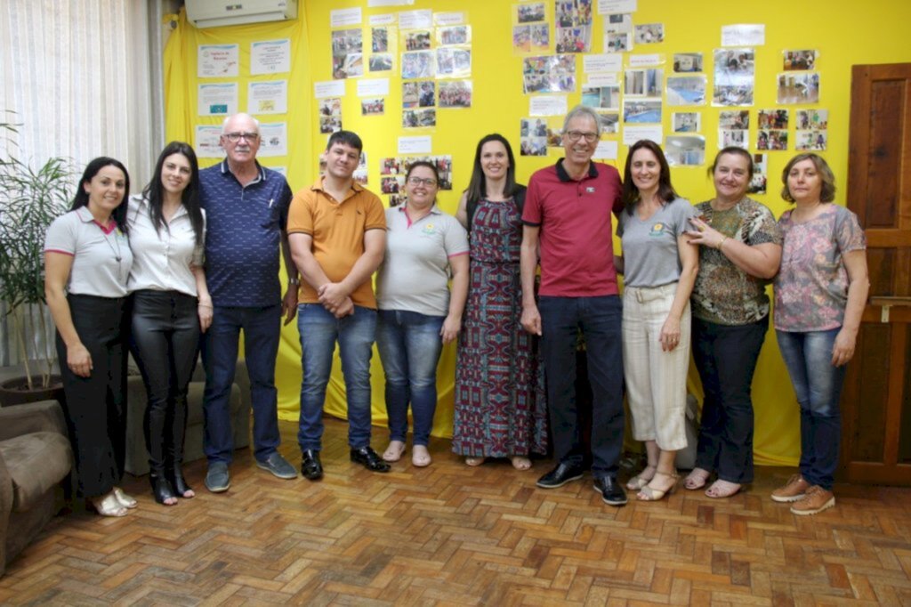 Apae realiza Feira do Conhecimento e do Projeto JEPP