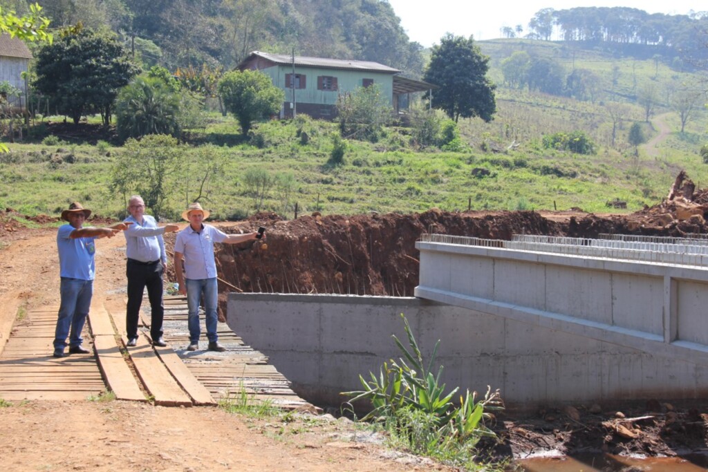 Construção das pontes no interior do município estão em andamento