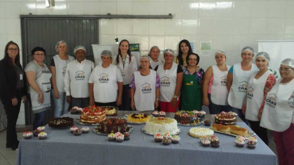 Grupos do Cras participam de curso de Confeitaria