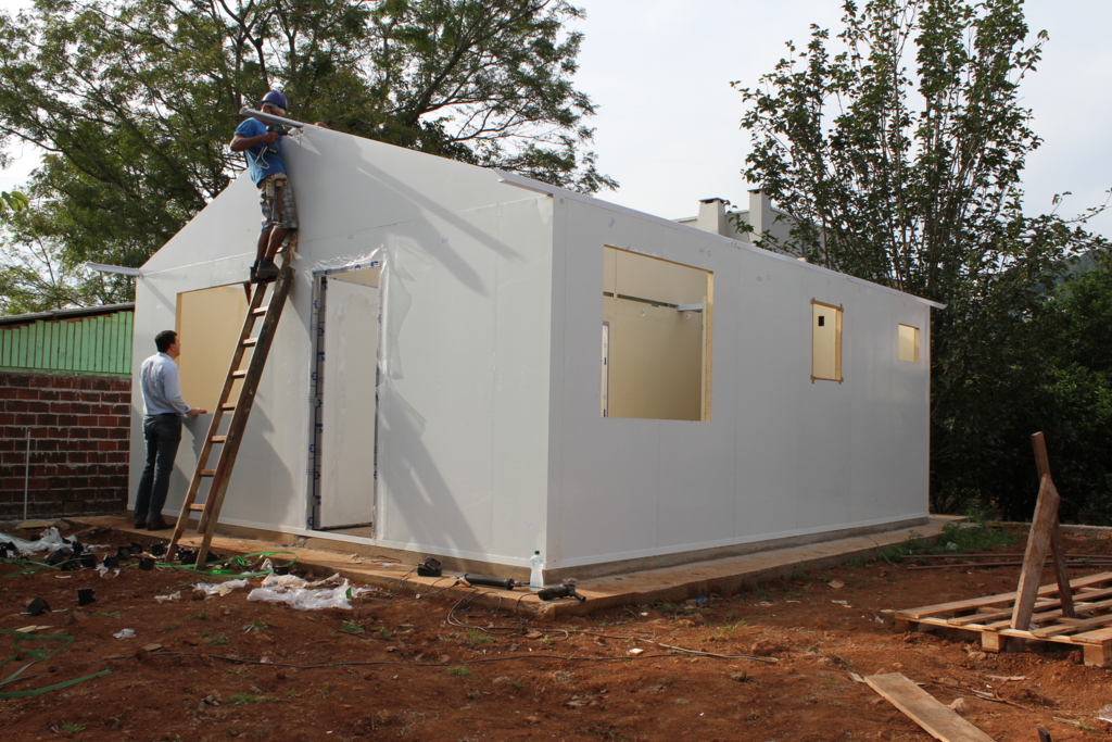Inicia a montagem das casas aos atingidos pela inundação, em Saudades