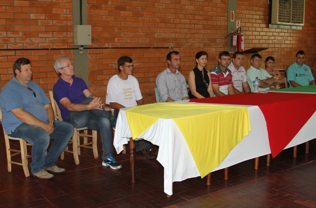 Comunidades e bairros assinam convênios do OP 2016