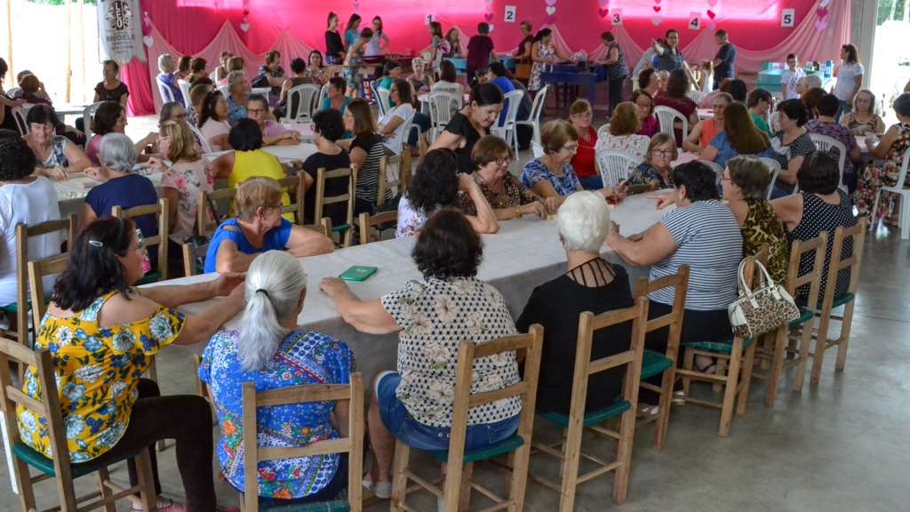 Evento objetiva celebrar o dia das mães em Modelo