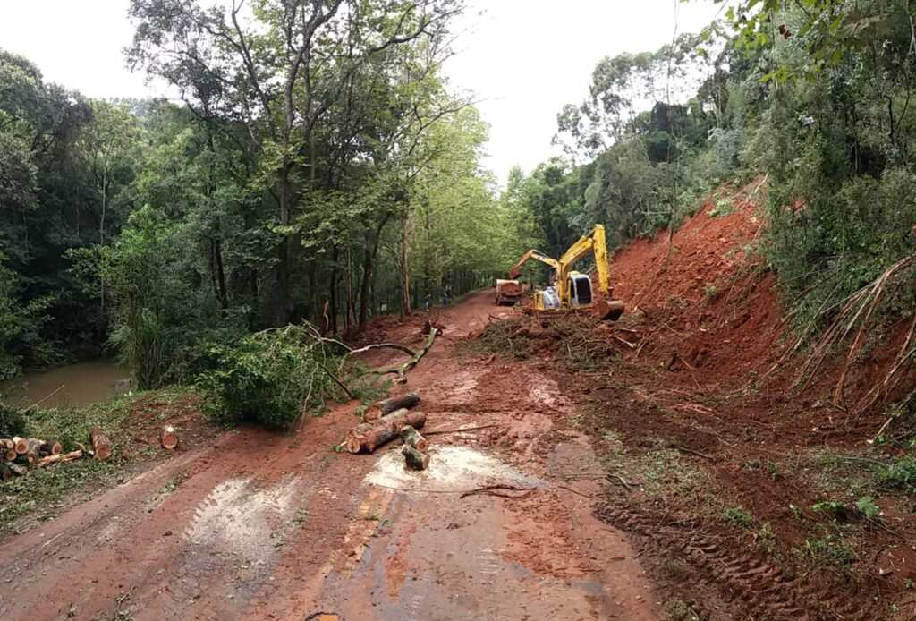 Ascom/Modelo - Trabalhos na manhã de quinta-feira (21) na rodovia estadual