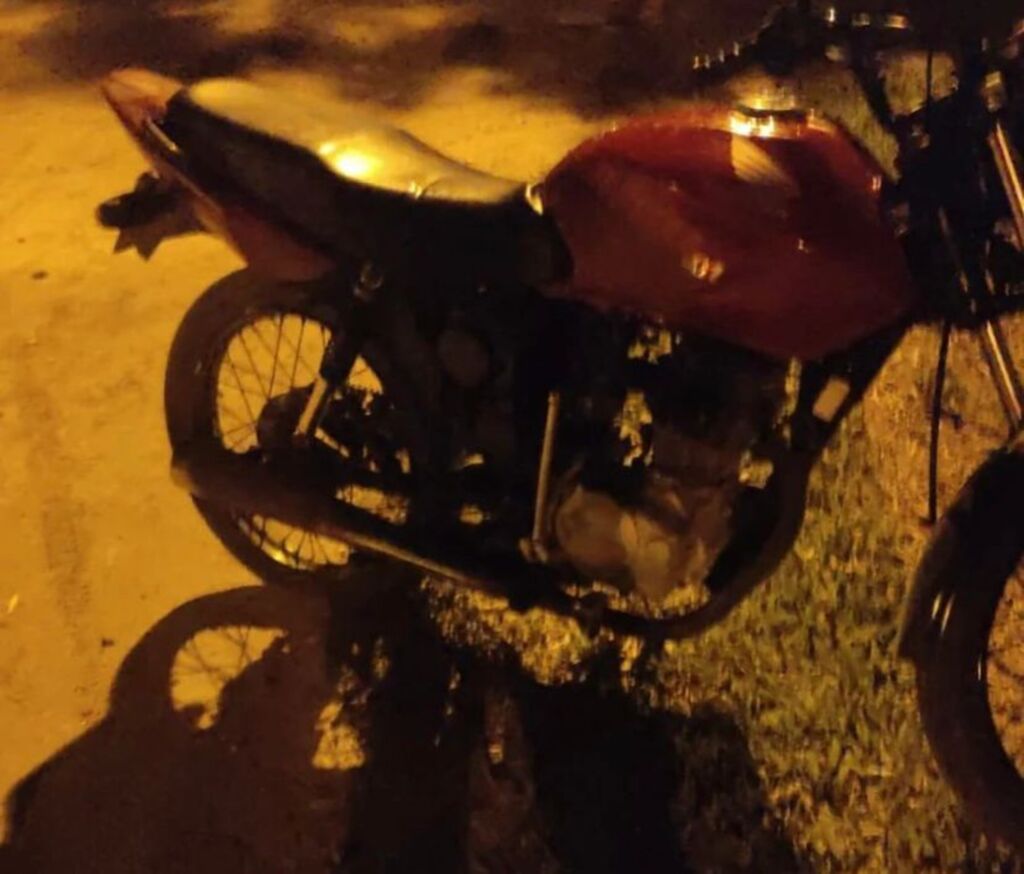 Motocicleta furtada é recuperada pela PM