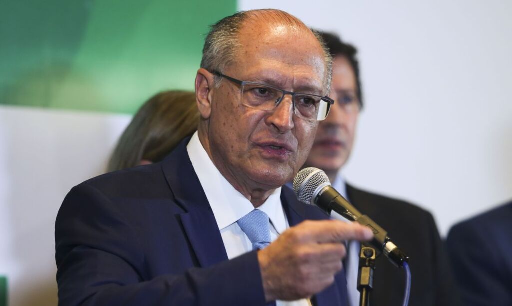 PEC da Transição prevê R$ 12 bilhões para a educação, diz Alckmin