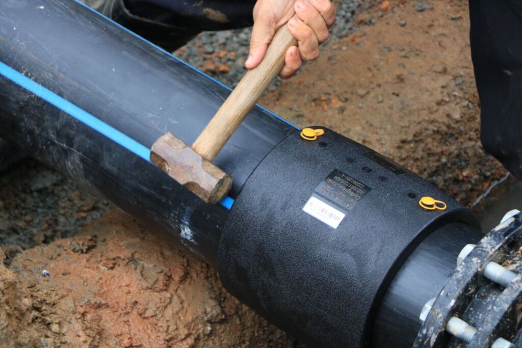 Águas de Joinville realiza melhoria na rede no bairro Atiradores nesta segunda