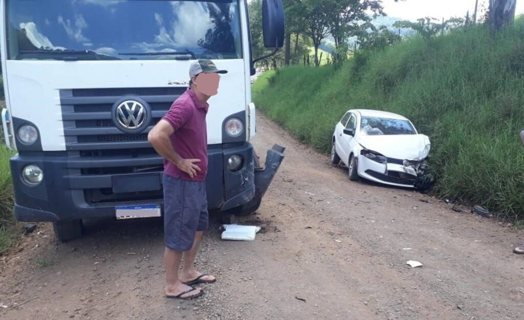 Motorista sofre ferimentos em colisão