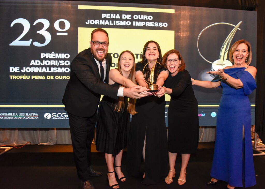 Mafalda Press - O Jornal Testo Notícias, de Pomerode, conquistou o troféu Pena de Ouro na categoria Jornalismo Impresso no 23º Prêmio Adjori/SC de Jornalismo