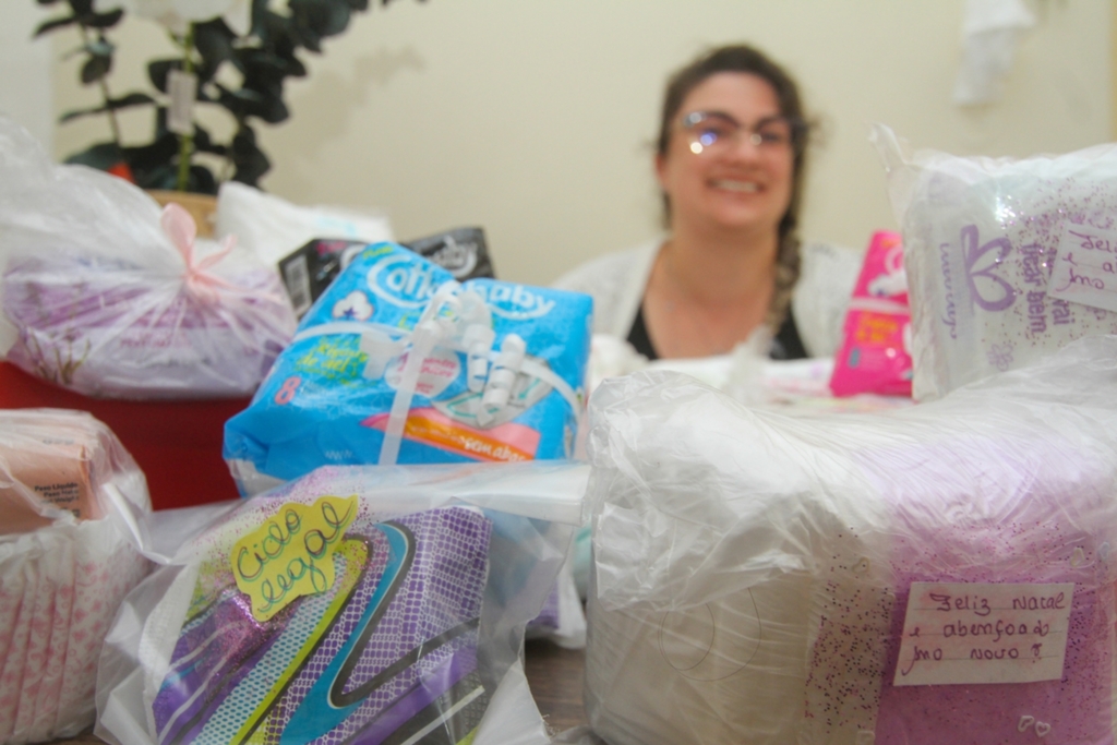 Foto: Jô Folha - DP - Iniciativa oferece dignidade menstrual a mulheres em vulnerabilidade