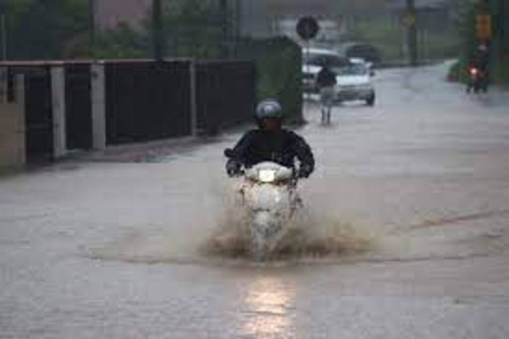 SC tem alerta para chuva persistente e volumosa