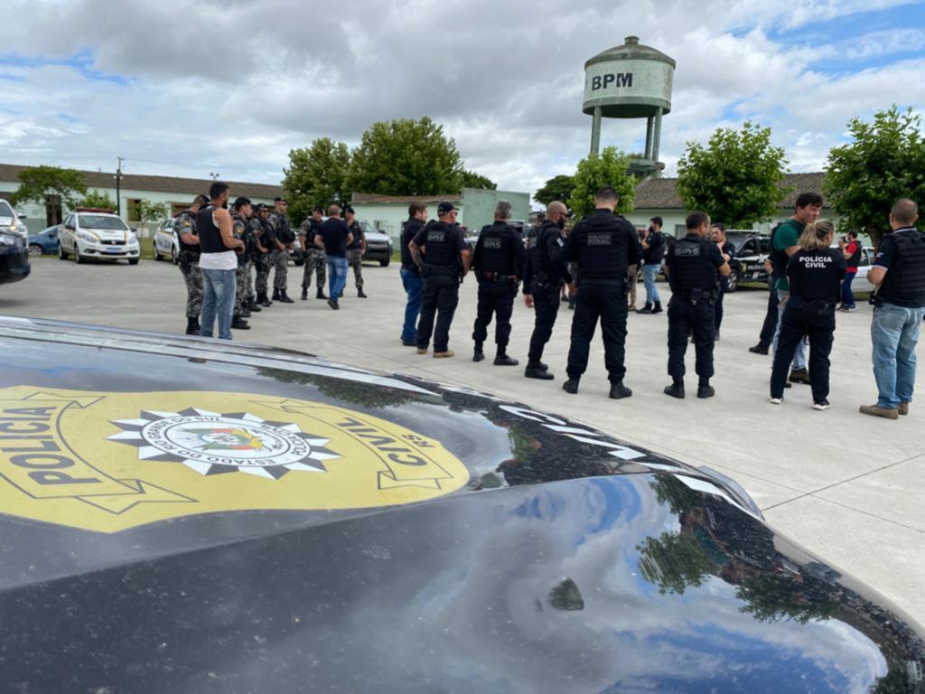 Divulgação PC - Cerca de 50 policiais atuaram na operação que se estendeu por vários bairros