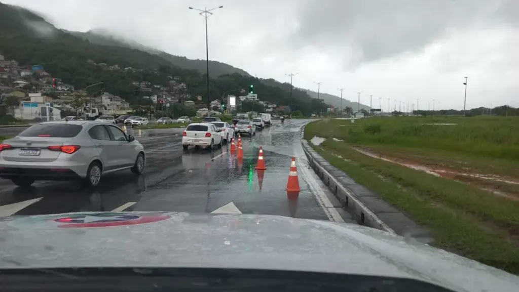 Saiba quais rodovias bloqueadas em SC por causa das chuvas