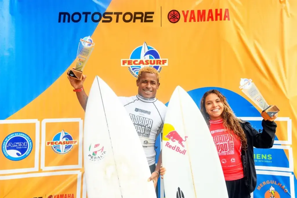  - José Francisco e Tainá Hinckel vencem o Catarinense de Surfe — Foto: Marcio David/Fecasurf