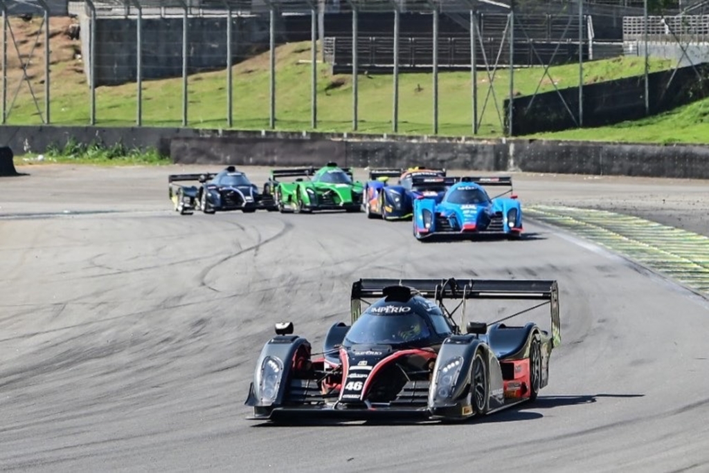 (Foto: William Inacio) - Carros do Endurance Brasil são considerados os mais rápidos do País