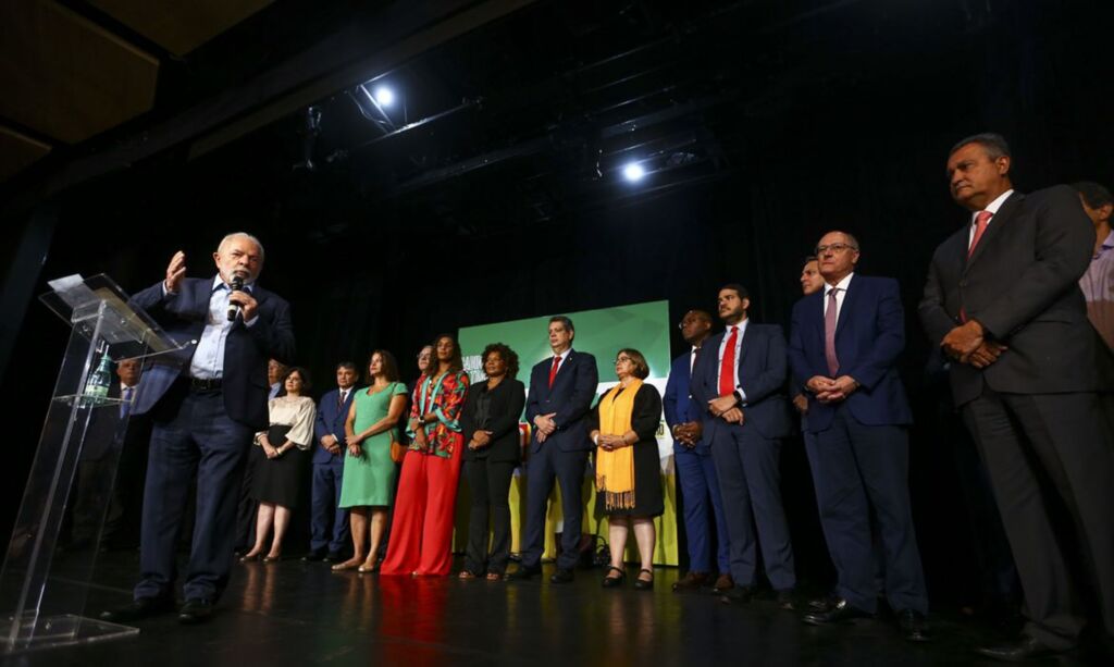 Presidente diplomado Lula anuncia mais 16 ministros da futura gestão