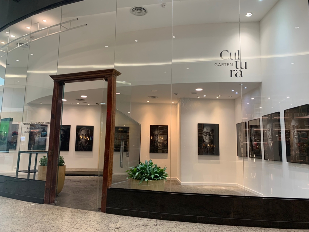 Exposição Cidade Plural pode ser vista no Garten Shopping