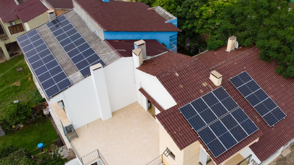 Demora na homologação de sistemas de energia preocupa consumidores