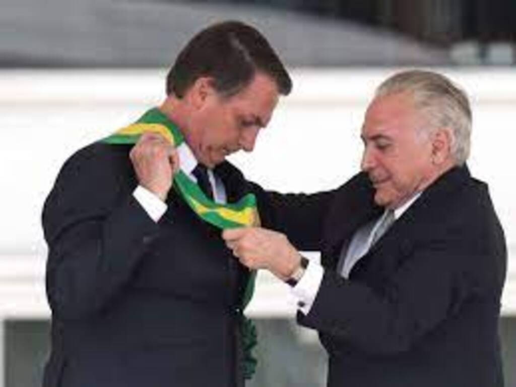 Aliados próximos tentam convencer Bolsonaro a passar faixa a Lula