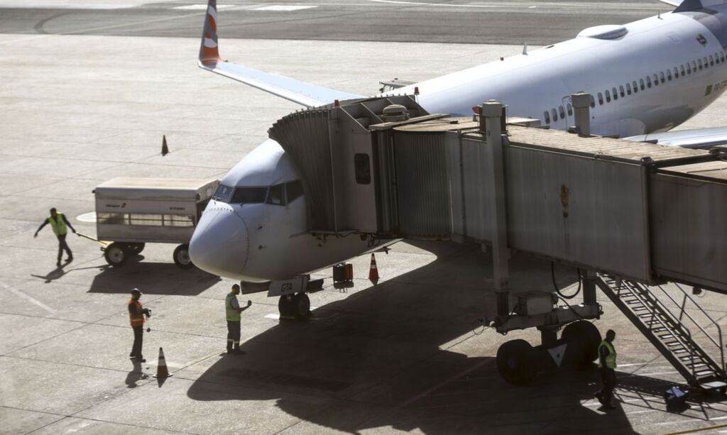 Aeroportos e rodovias com movimentação intensa neste sábado