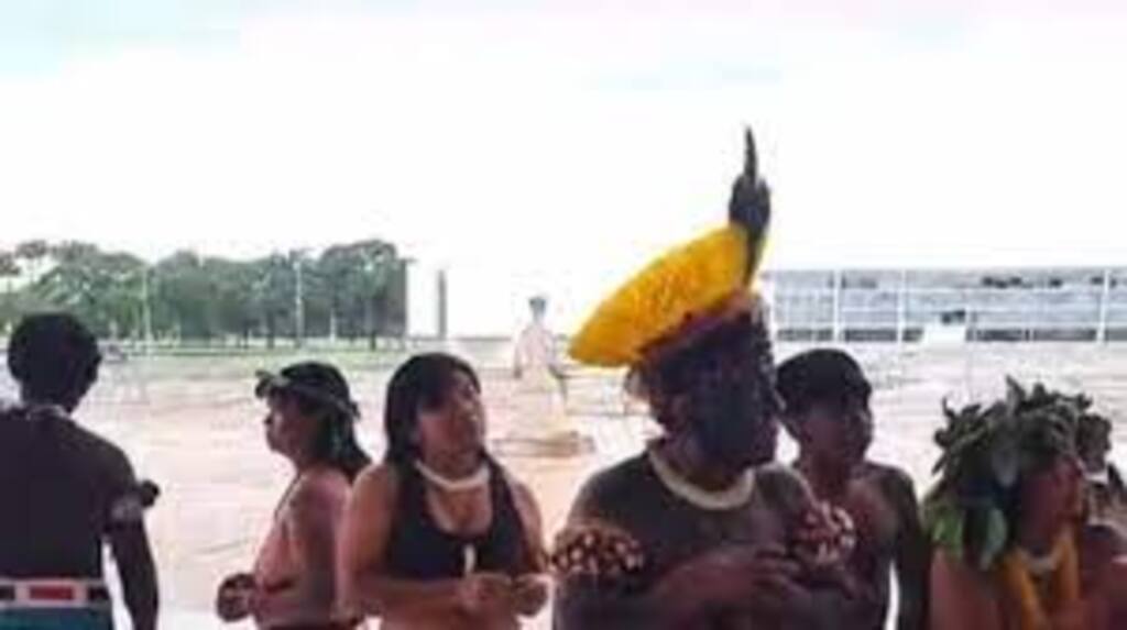 Indígenas violam bloqueio no STF para protestar contra prisão decretada por Alexandre de Moraes