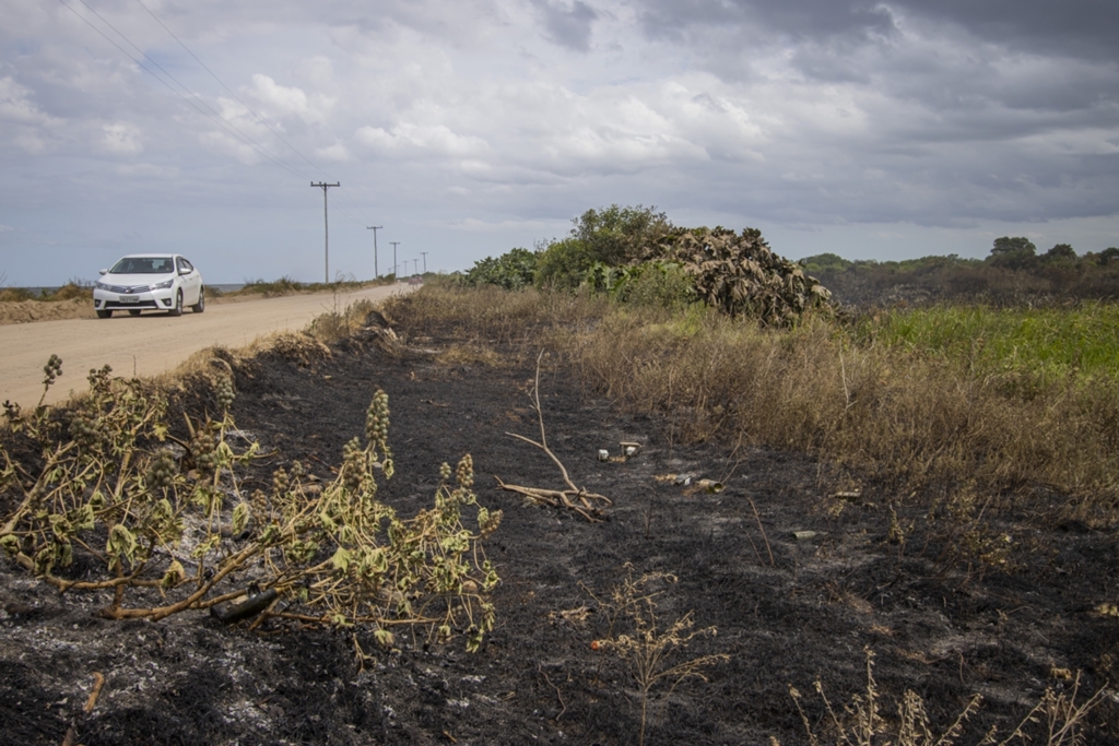Incêndio atinge Pontal da Barra; queima de lixo é principal suspeita