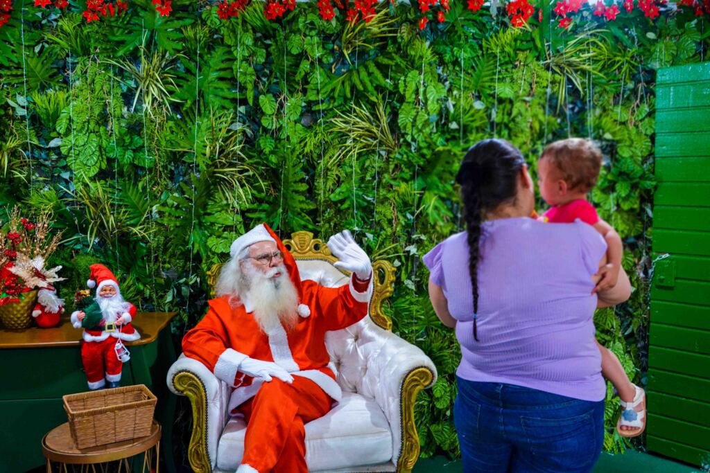 Cartinhas de Natal seguem à espera de adoção na Casa do Papai Noel em Chapecó