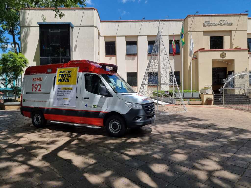 Município de Joaçaba recebe nova ambulância para o SAMU