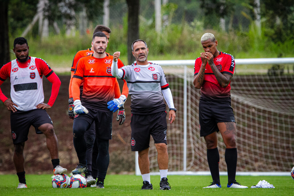 (Foto: Italo Santos - AI GEB) - Rogério Zimmermann segue comandando os treinamento na Arena Marini
