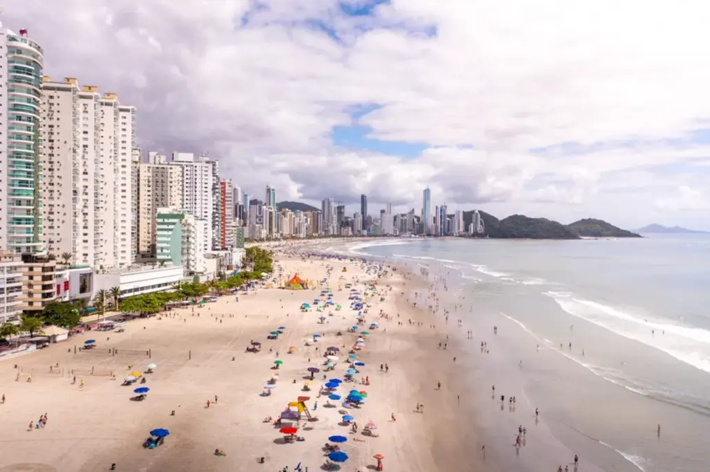 Balneário Camboriú tem mar impróprio para banho pela 5ª semana seguida