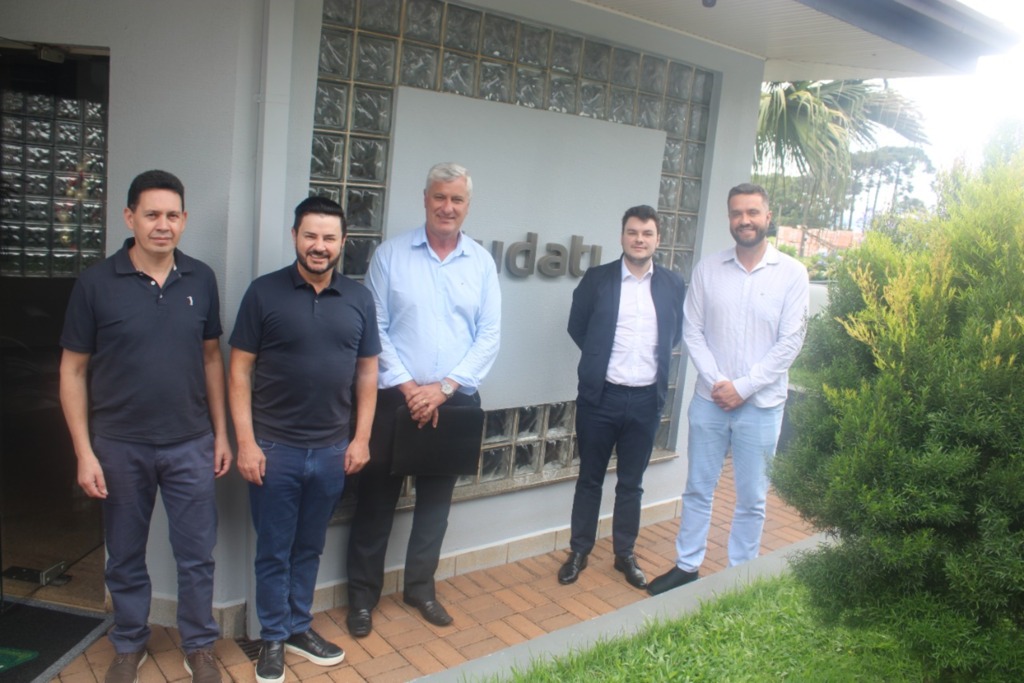 Prefeito Fabiano se reúne com direção da empresa Sudati Painéis