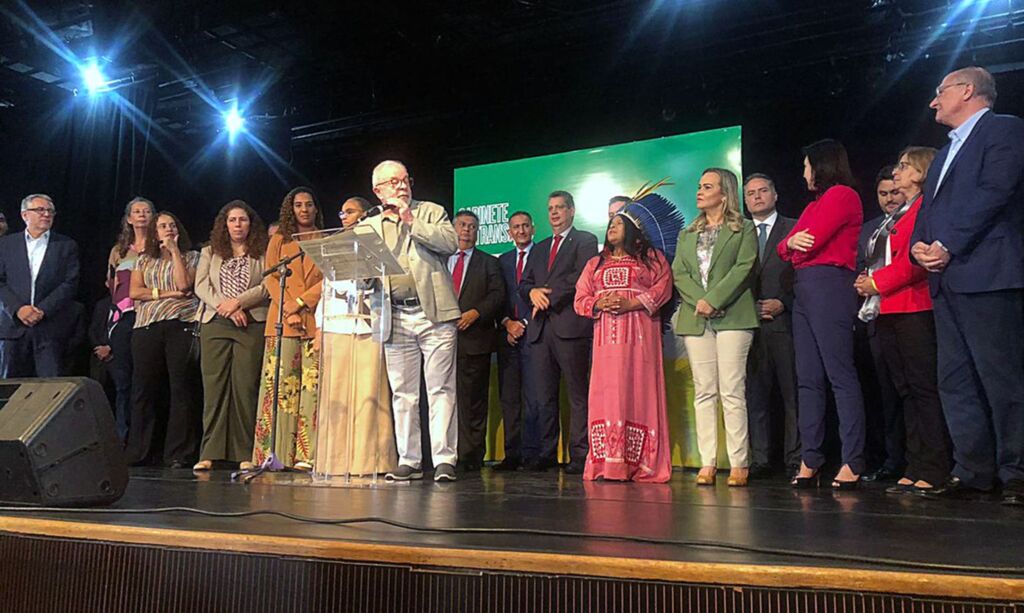 Lula anuncia últimos 16 ministros do novo governo