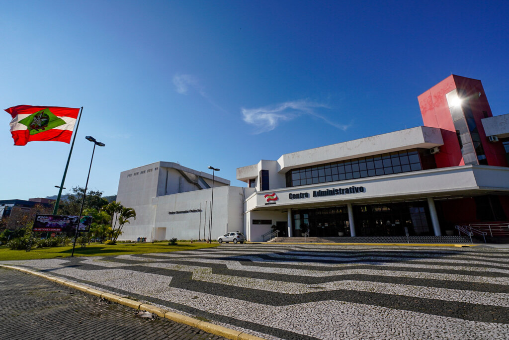 Governo catarinense pagou R$ 1,24 bilhão em emendas parlamentares durante a gestão