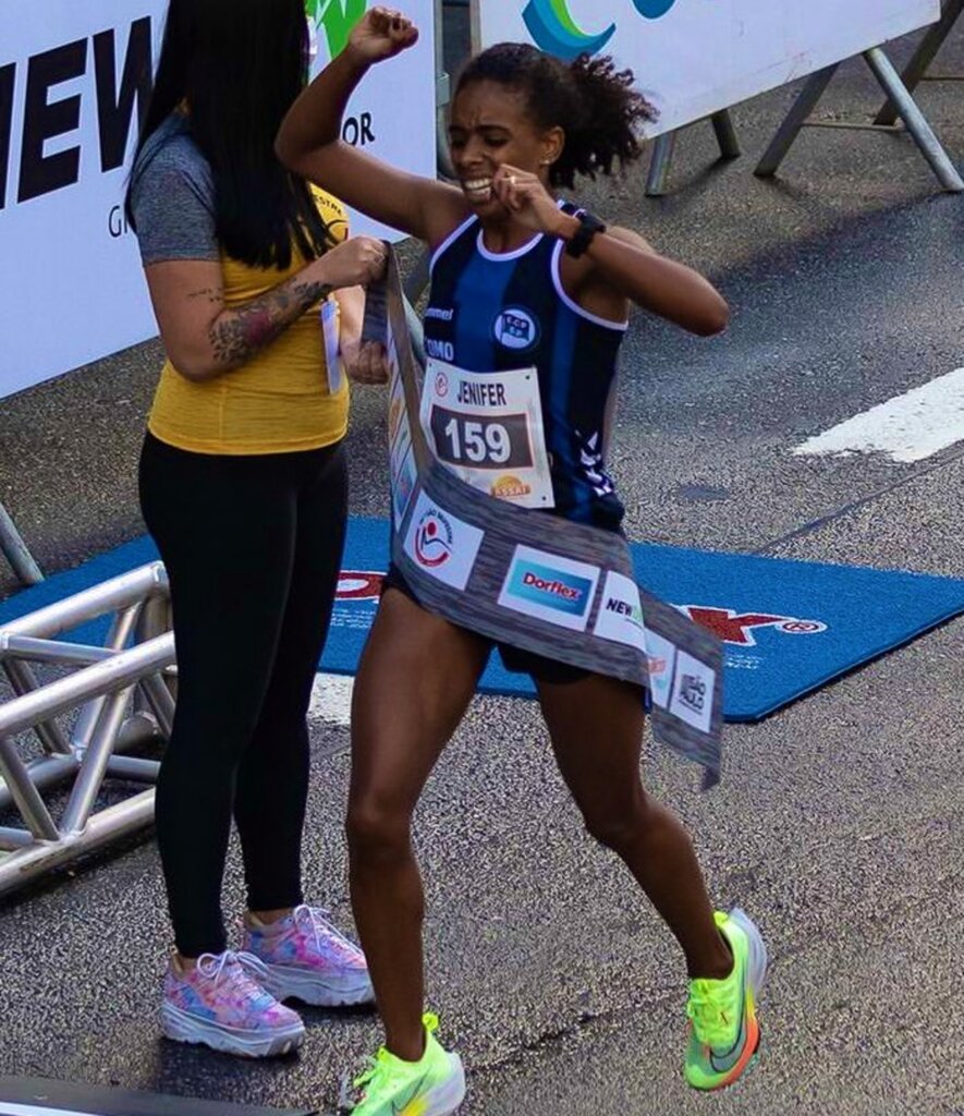 Divulgação - A brasileira Jenifer Nascimento cruzou a linha de chegada em quarto lugar