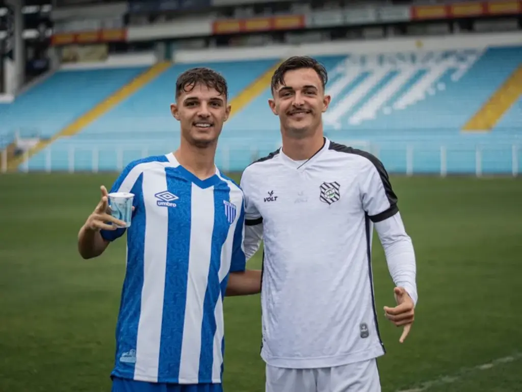  - Cássio defende o Avaí, e o irmão, Caio, atua no Figueirense — Foto: Divulgação/Redes Sociais