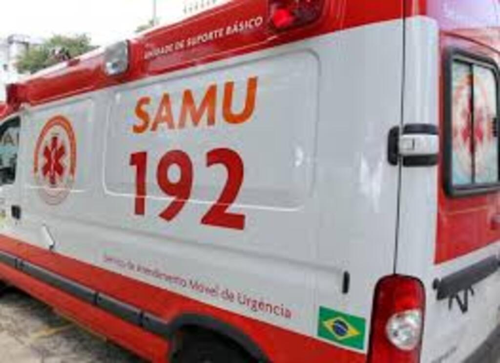 Homem é atendido em via pública pelo SAMU