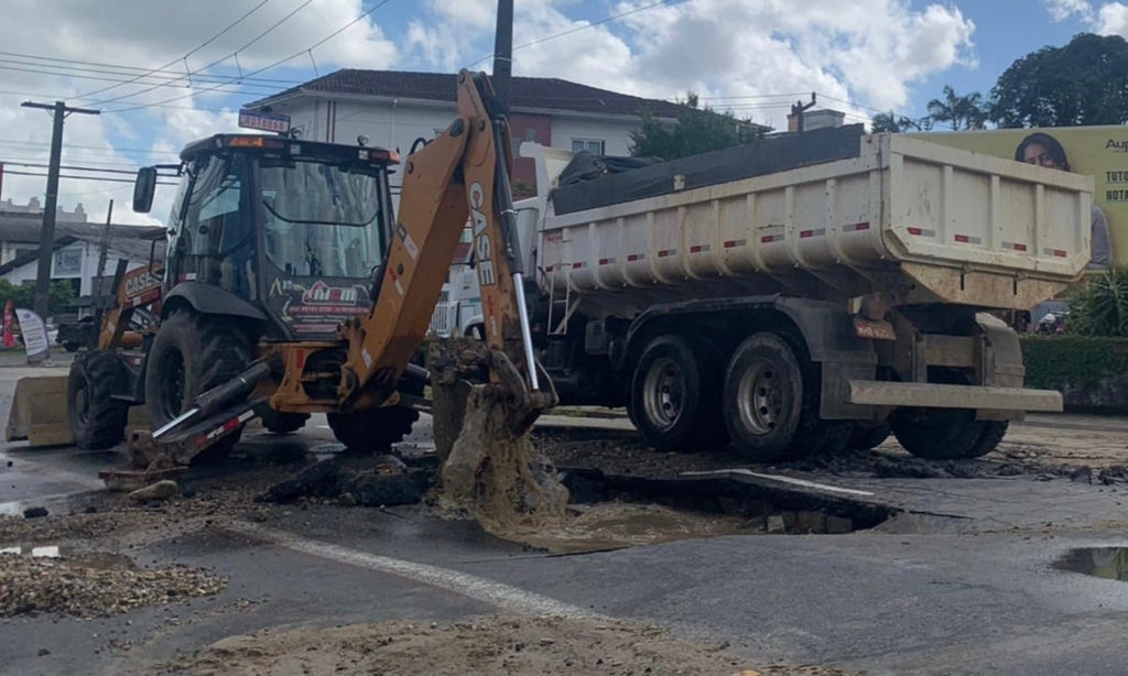 Trecho da rua Tenente Antônio João interditado