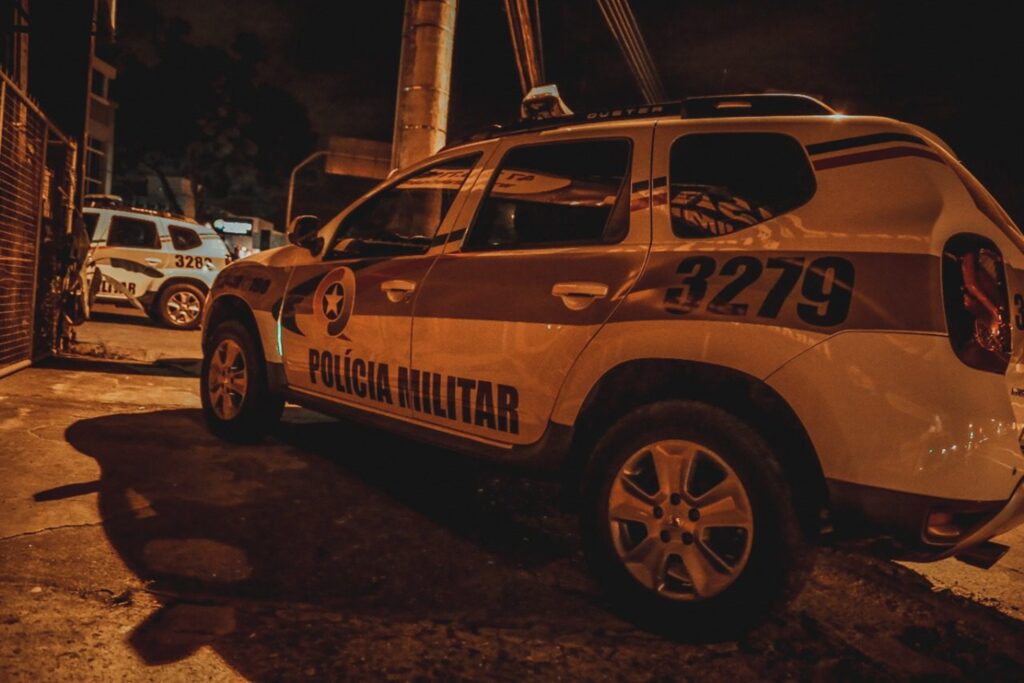 Suspeito de furtar casa é linchado e amarrado em cerca em Jaraguá do Sul