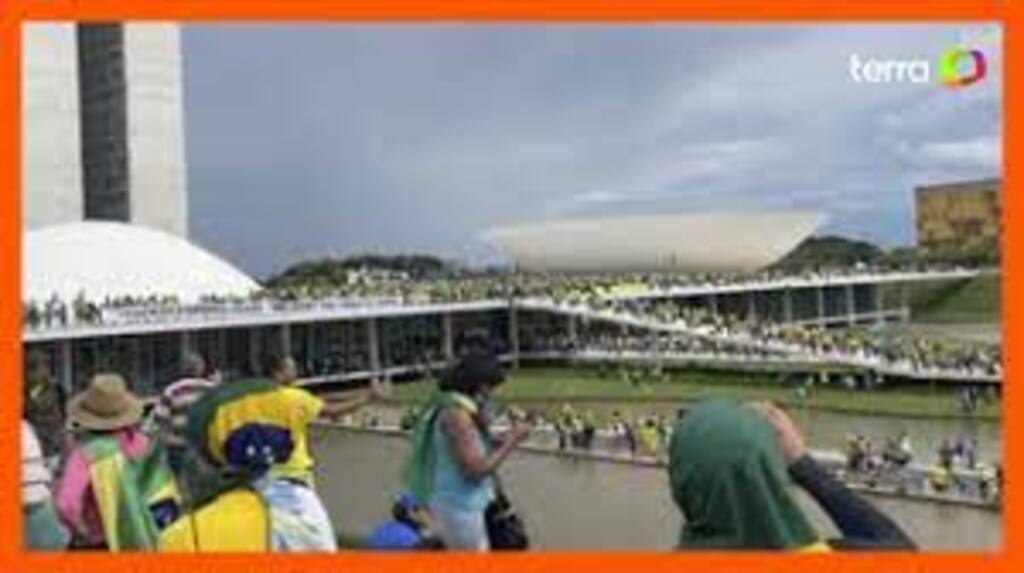 Manifestantes invadem Congresso, Planalto, STF e causam destruição