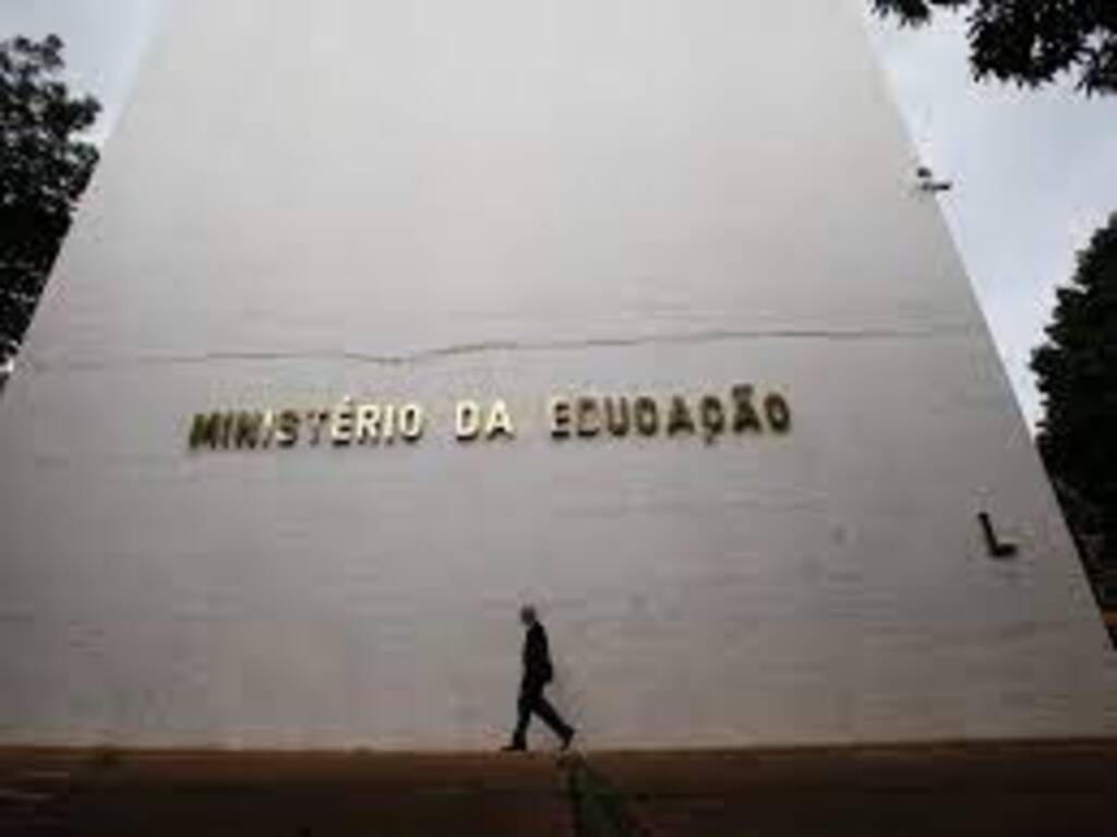 MEC extingue diretoria de escolas cívico-militares