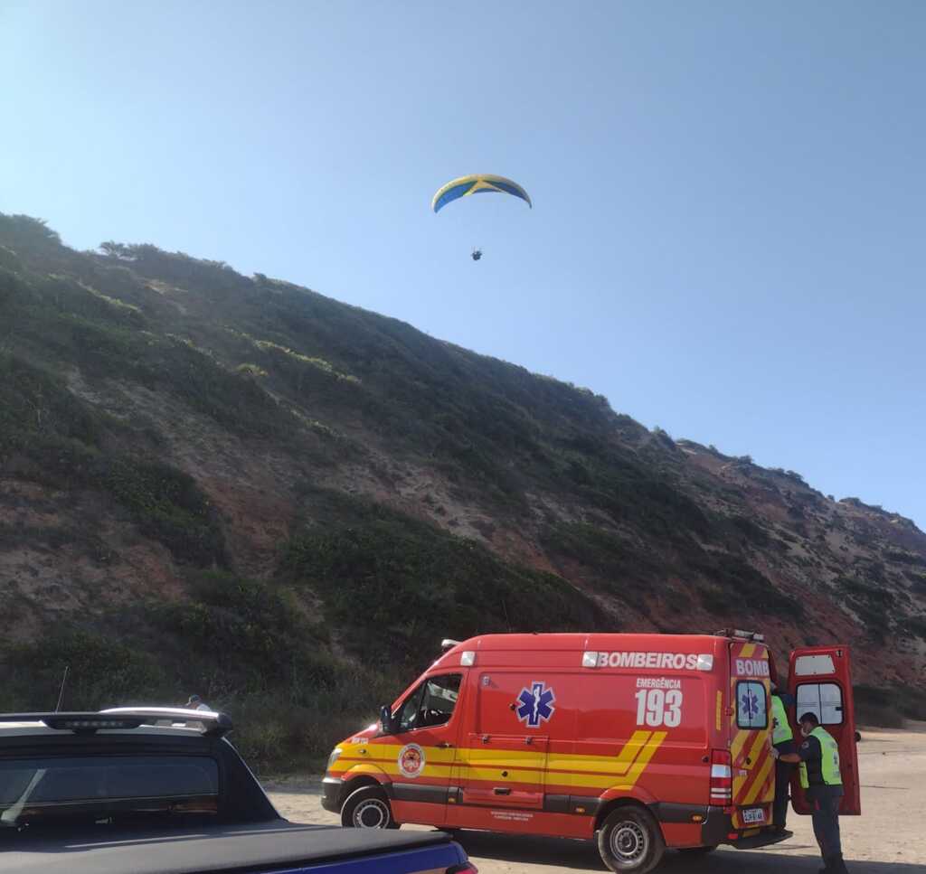 Urgente: acidente com parapente em Imbituba