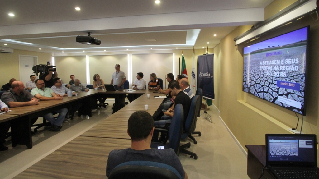 Foto: Jô Folha - DP - Prefeitos da Azonasul discutem estratégias para enfrentar os problemas