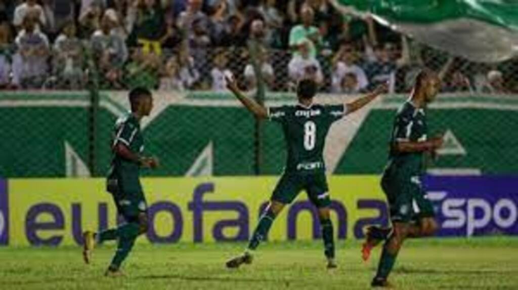 Palmeiras faz gol da vitória no 'apagar das luzes', mantém aproveitamento perfeito e se classifica na Copinha