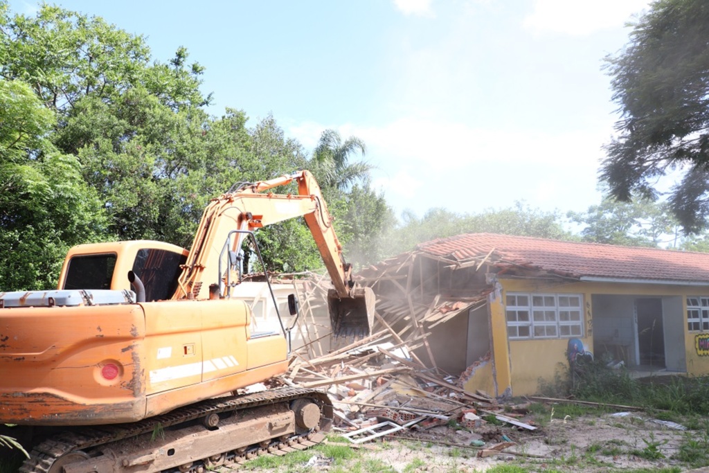 Prédio municipal de Garopaba é demolido no 