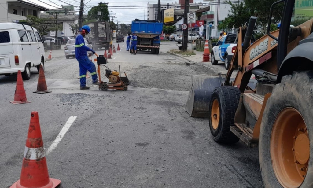 Águas de Joinville realiza repavimentação da rua Tenente Antônio João