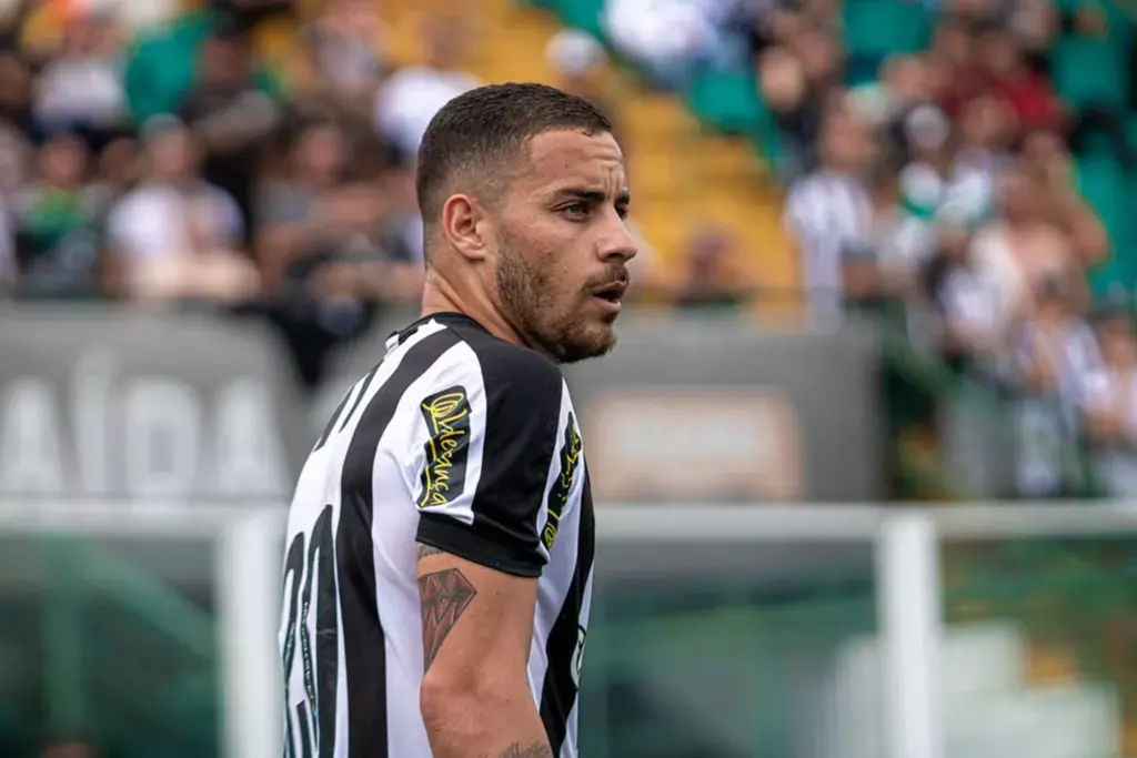 Figueirense contrata Rodrigo Bassani em definitivo, mas jogador é emprestado a equipe asiática