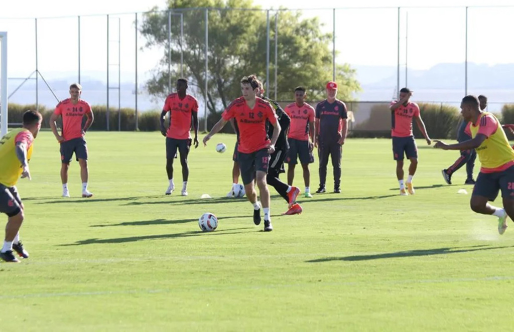  - Mano Menezes comanda o treino do Internacional