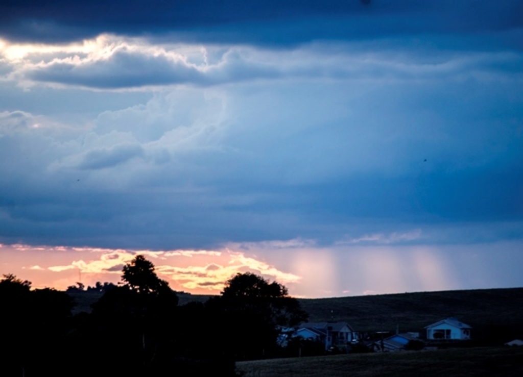 Chuva à tarde e à noite