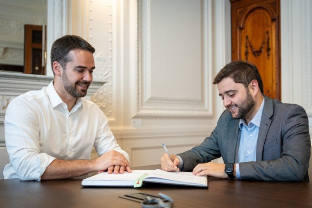 Gabriel Souza assume o goveno do Estado